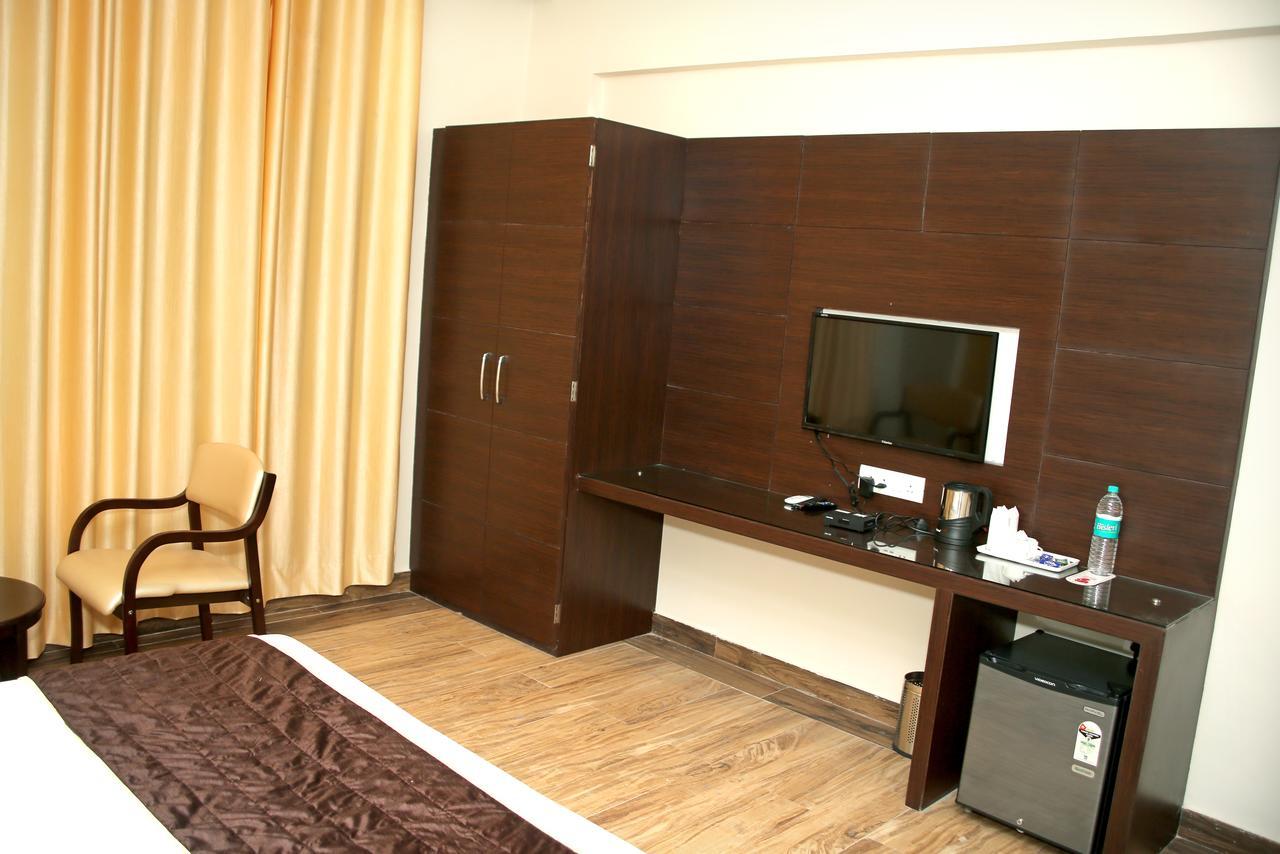 Hotel Lavanya Palace Ratlām Exterior foto