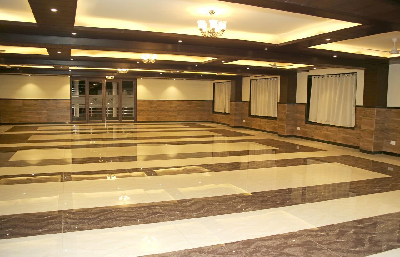 Hotel Lavanya Palace Ratlām Exterior foto