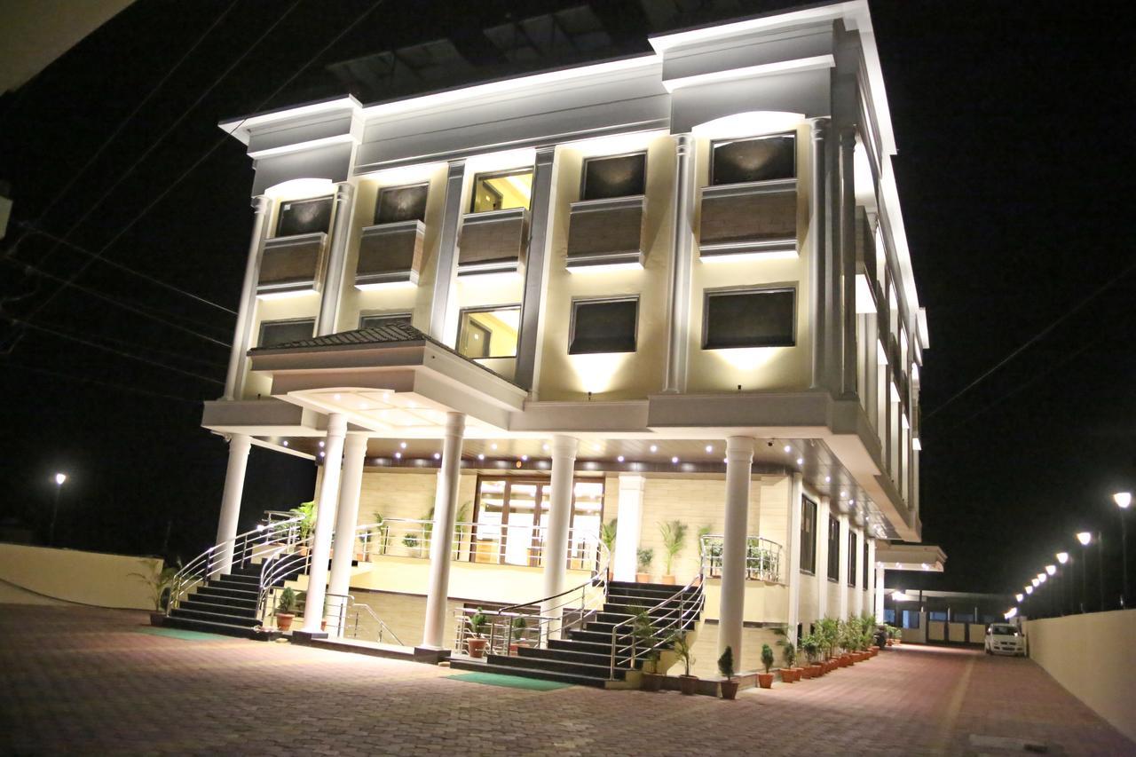 Hotel Lavanya Palace Ratlām Exterior foto